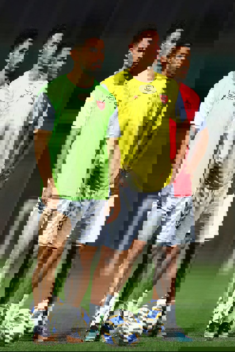 1929894