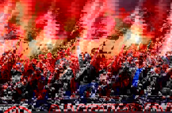 هلند رفتار هواداران آژاکس را باور نمیکند / شورش در آمستردام، جهانبخش وسط جهنم گیر افتاد