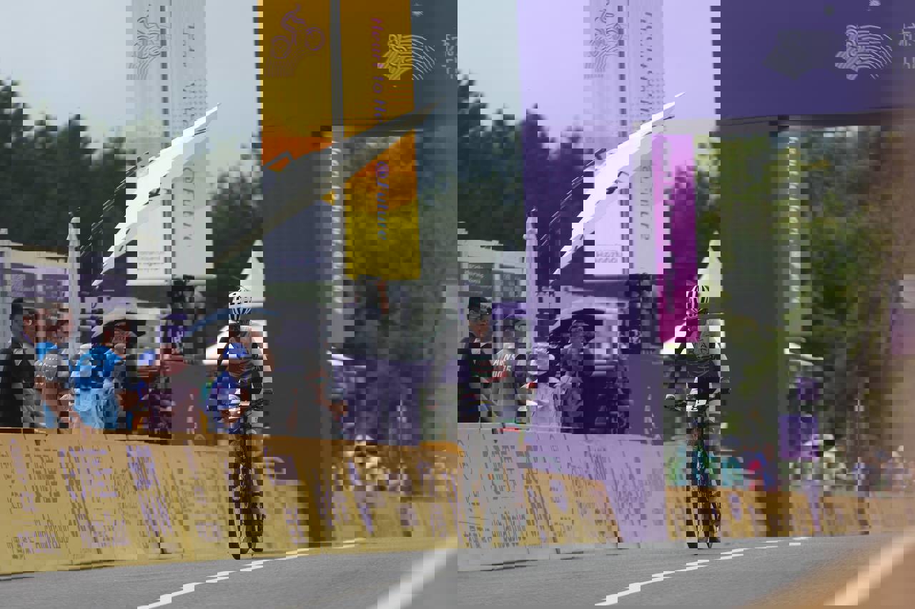 1930404
