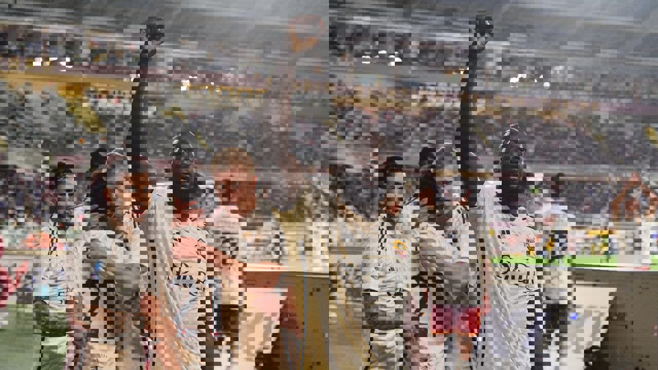 1930352