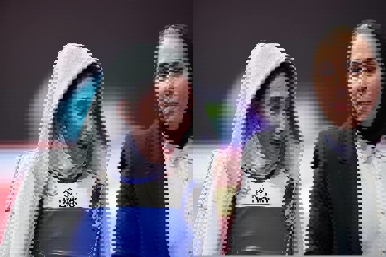 1930560