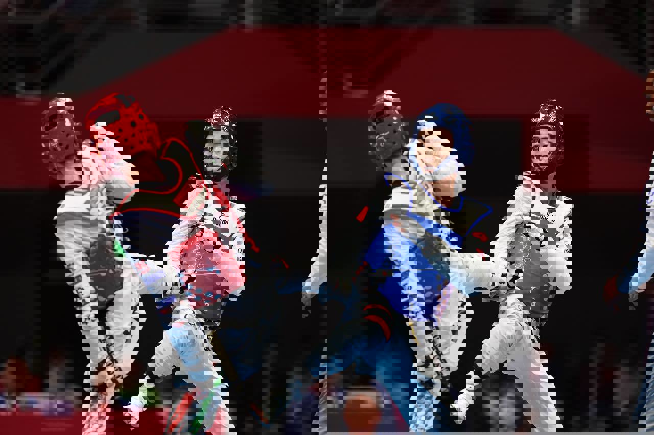 1930580