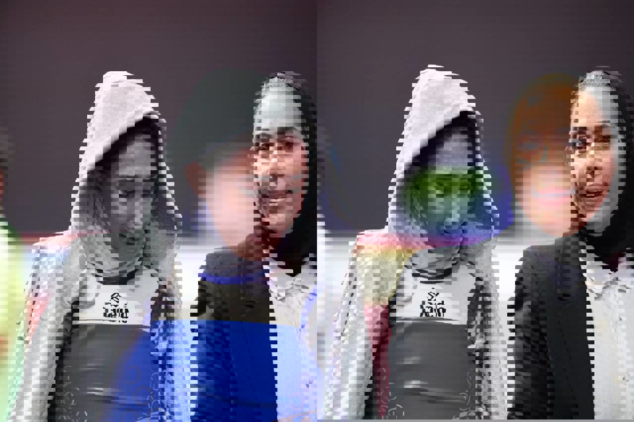 1930559
