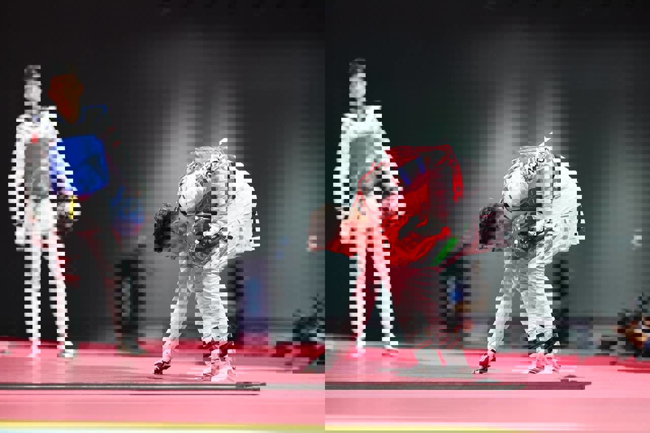 1930579