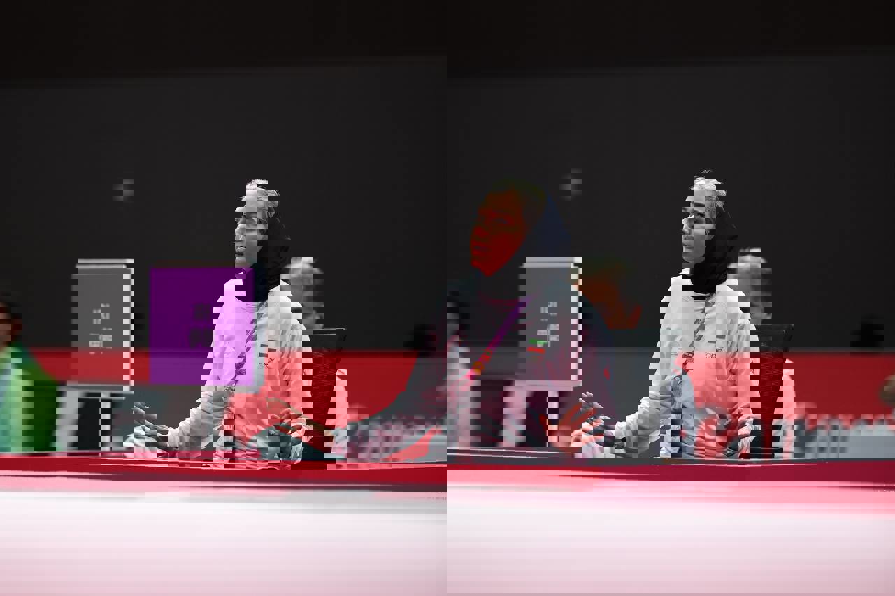 1930586