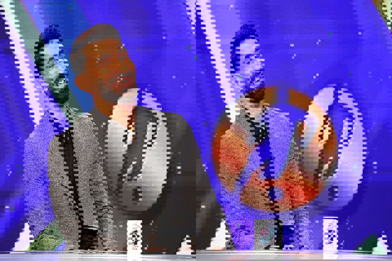 1930915