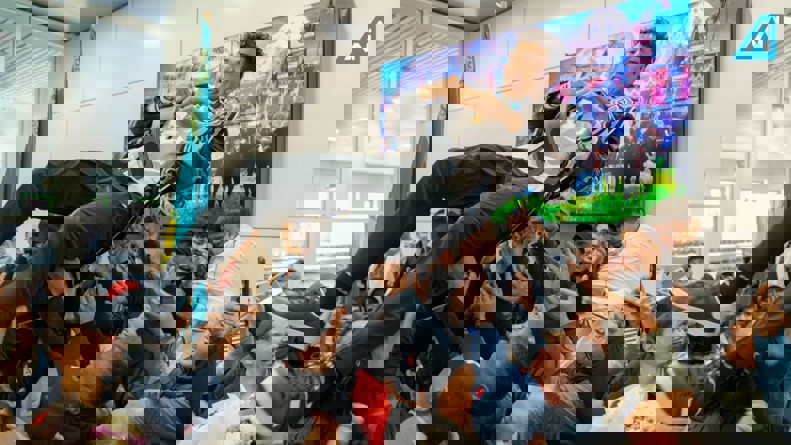 1930902