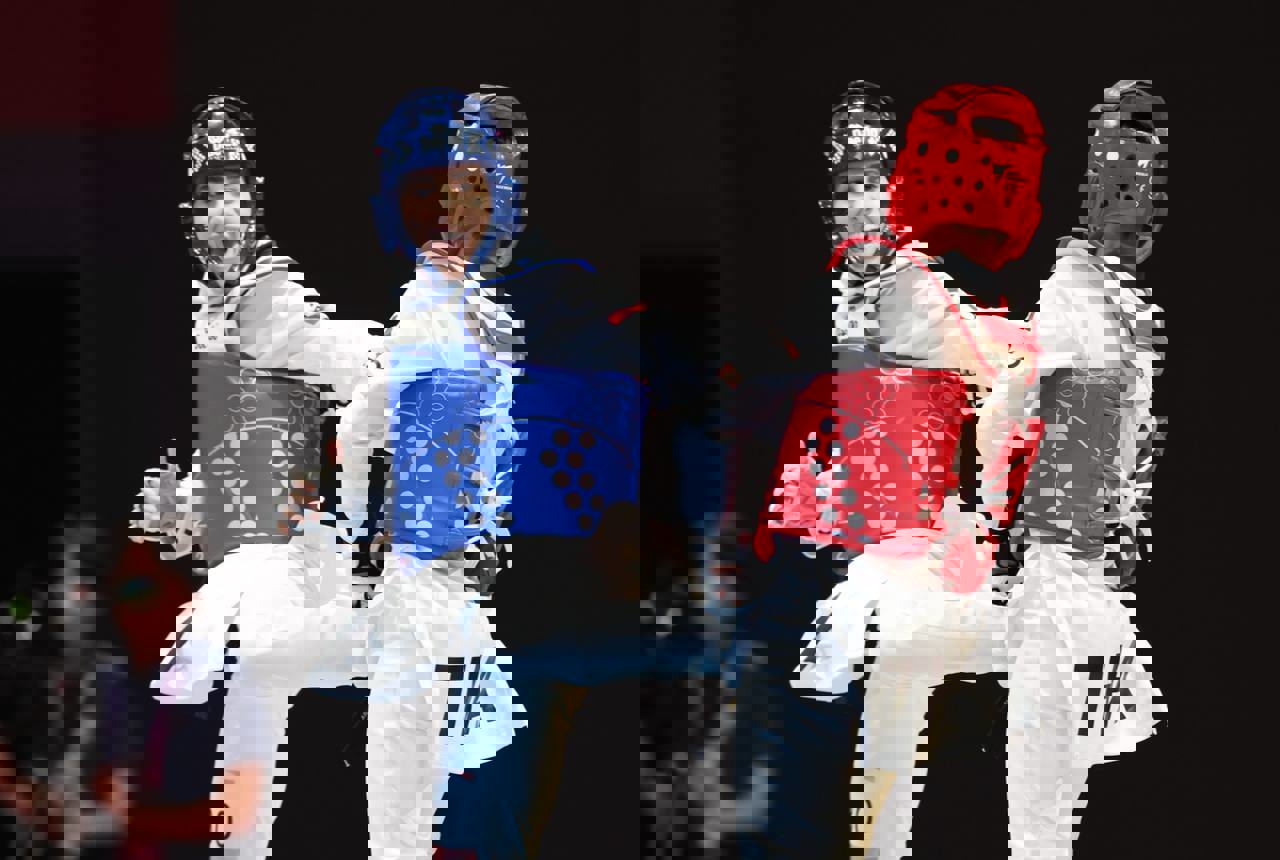1930952