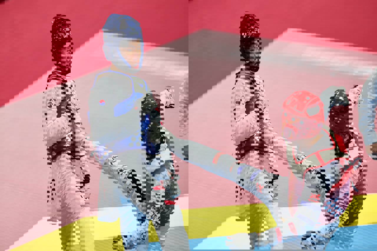 1931044