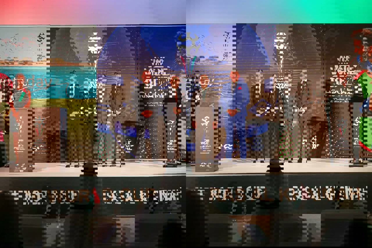 1931018