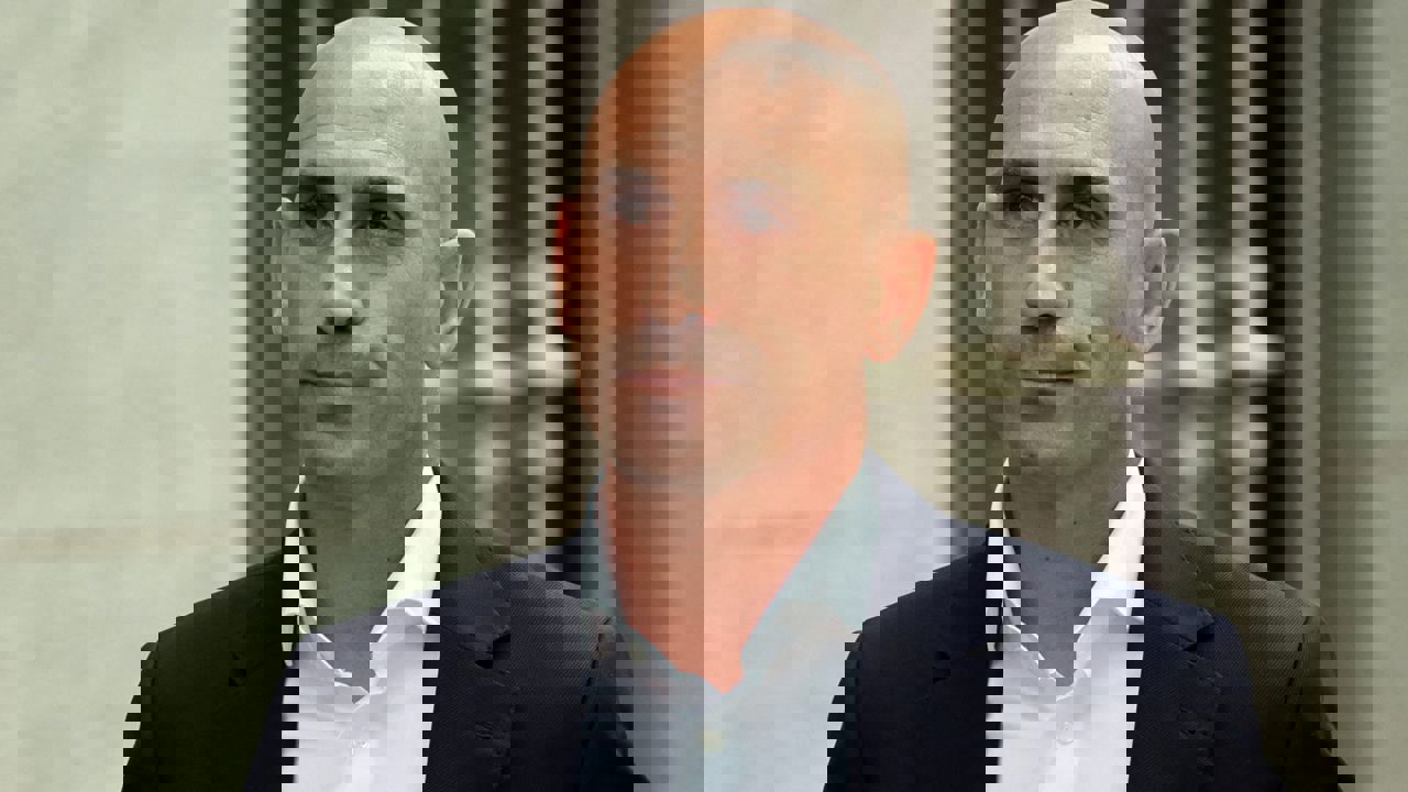1931382