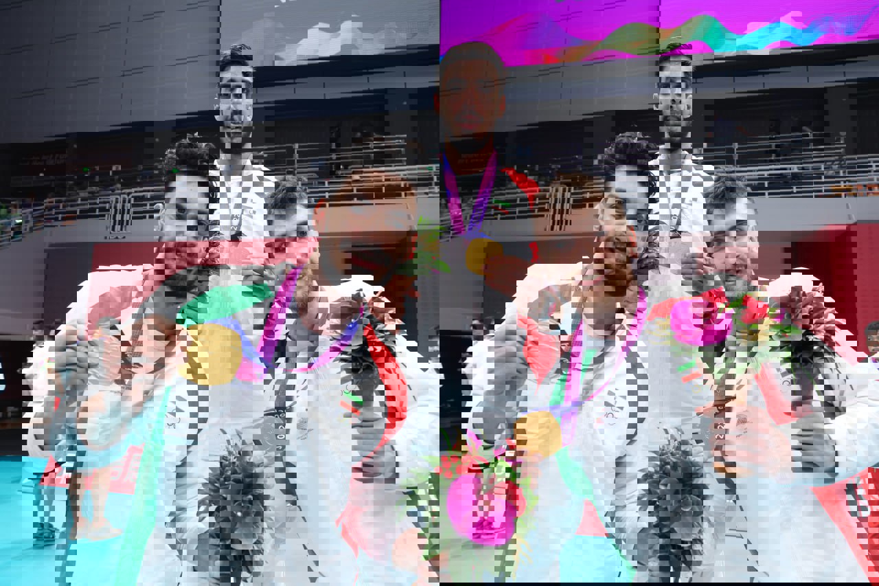 1931296