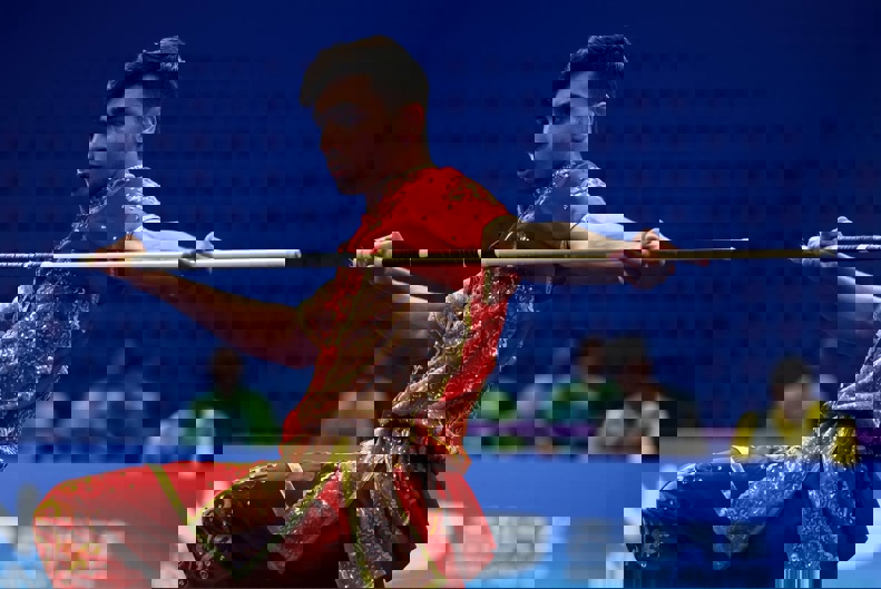 1931576