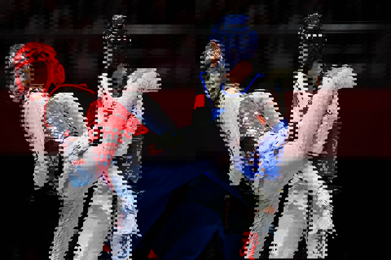 1931592