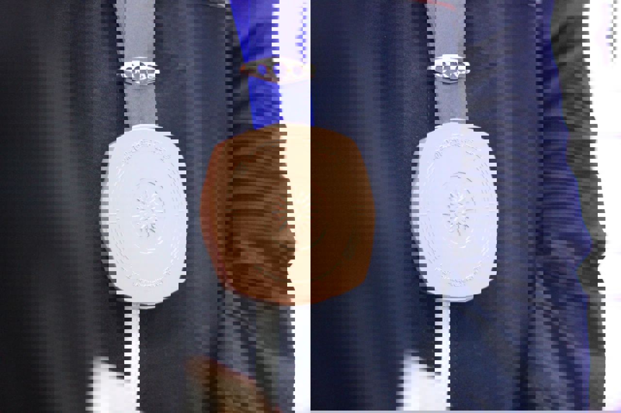 1931526