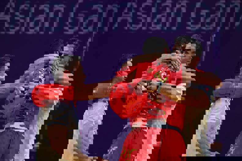 1931767