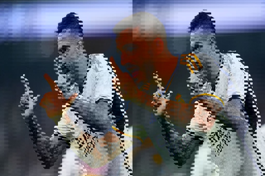 1931903