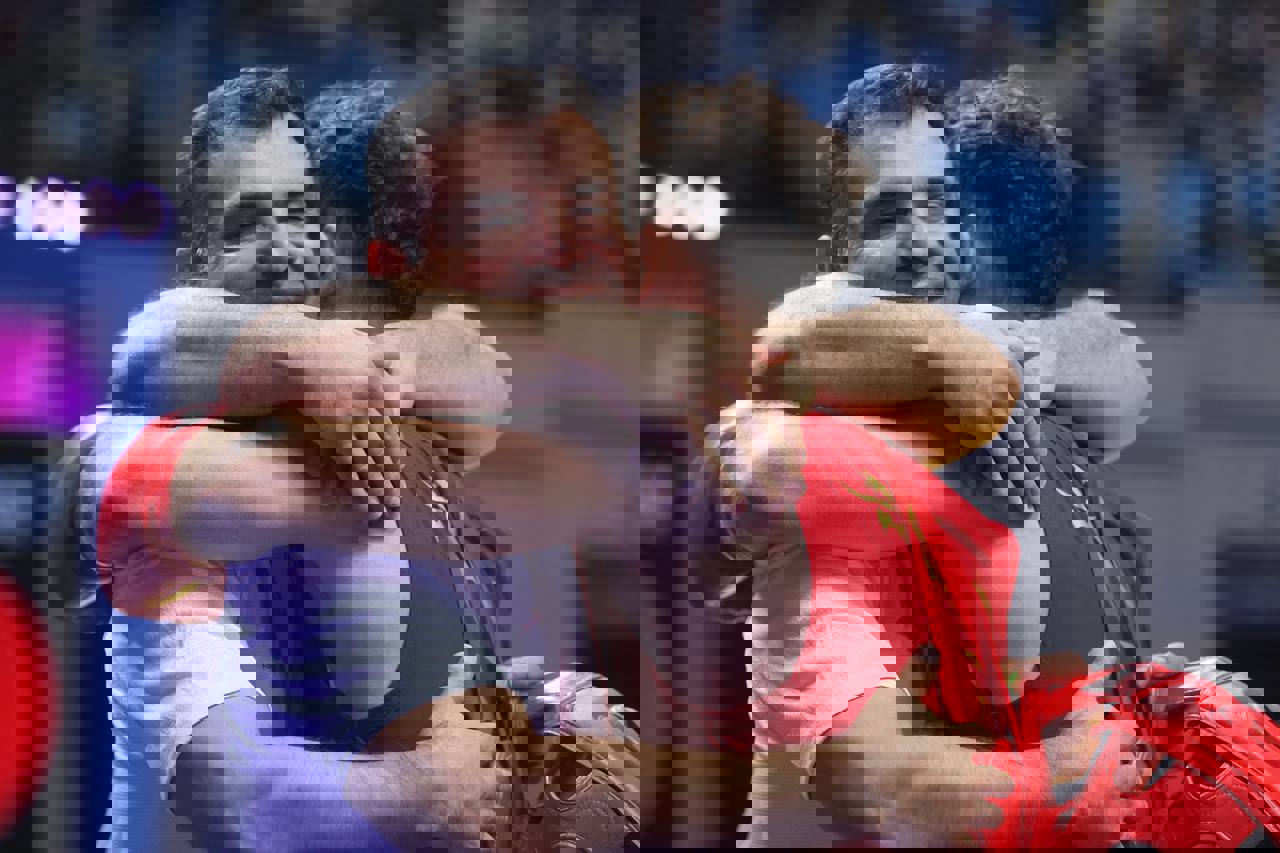1932048