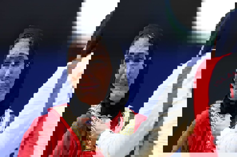 1932077