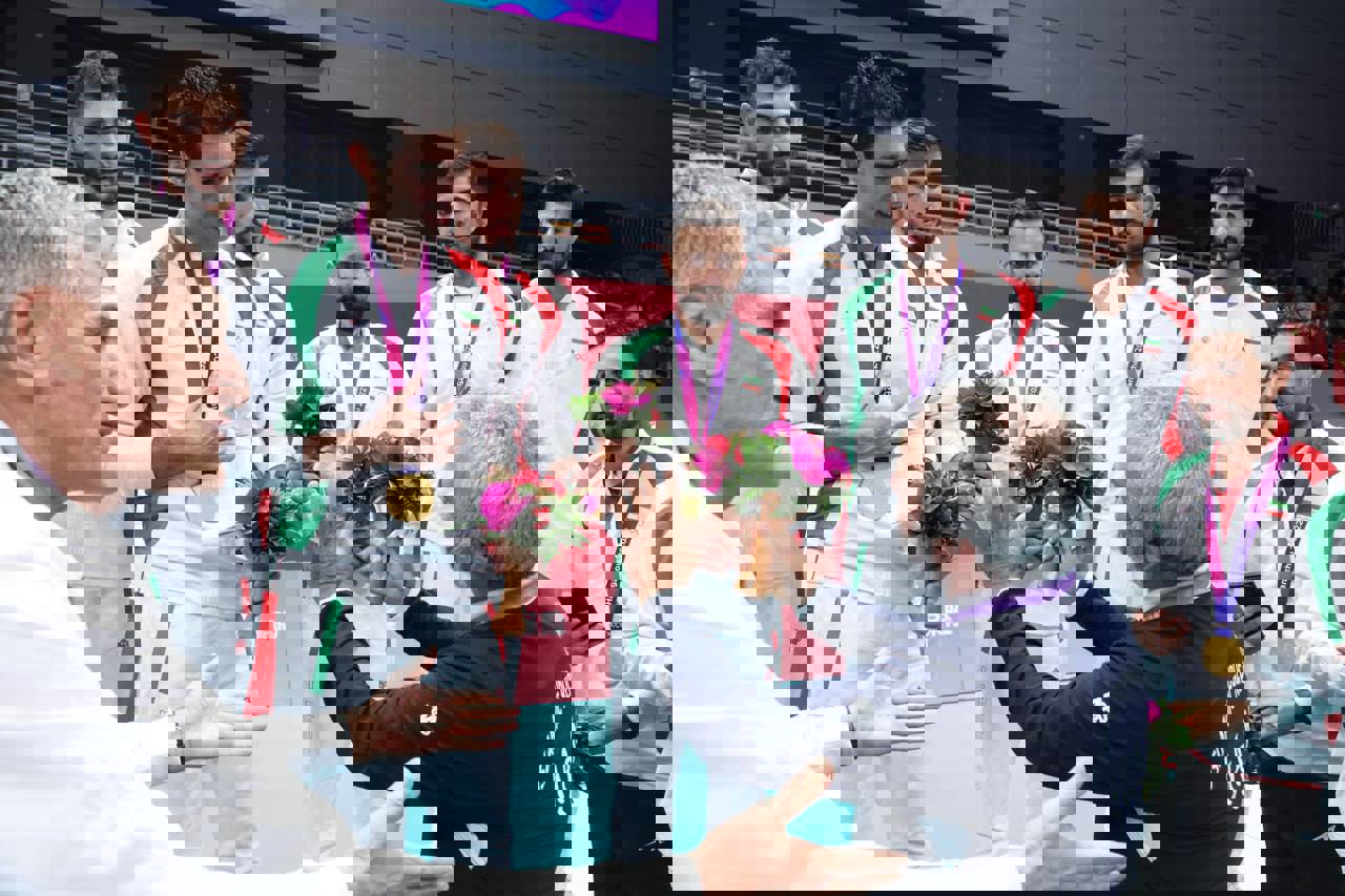 1932084