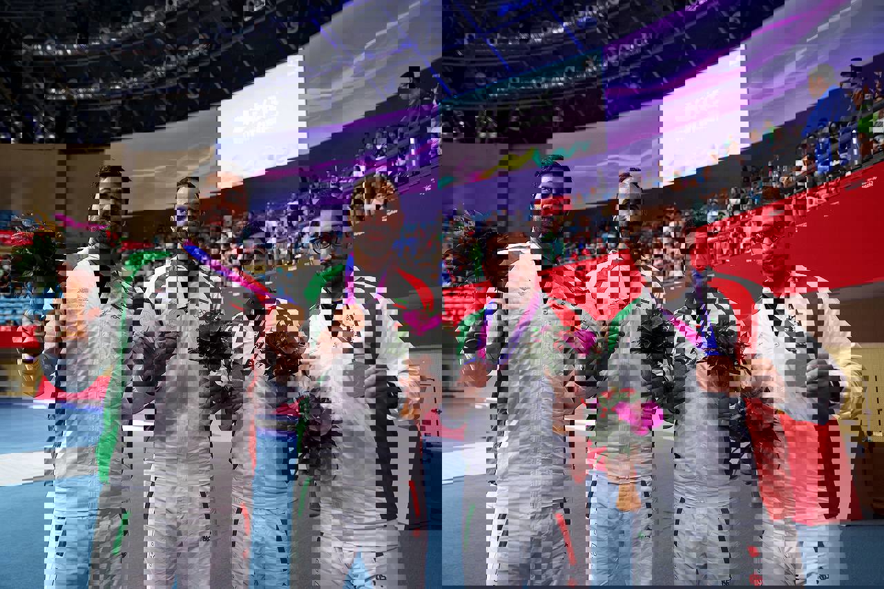 1932252