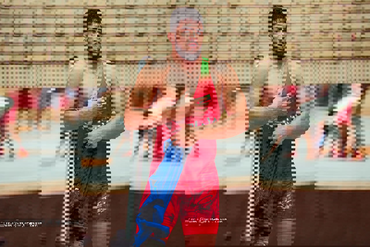 1932232