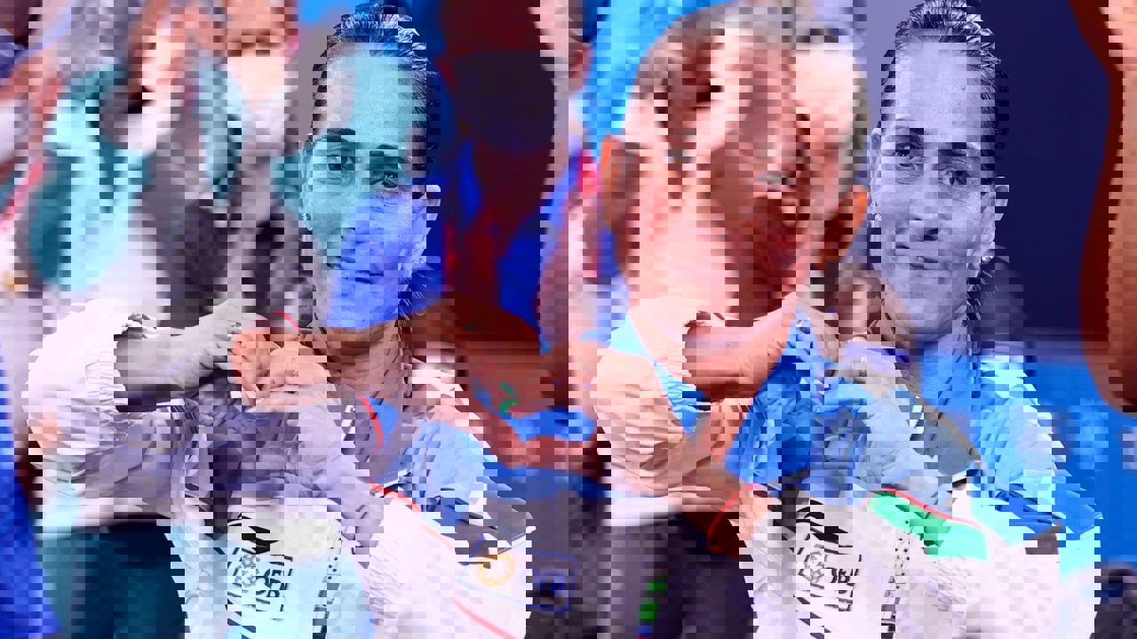 1932305