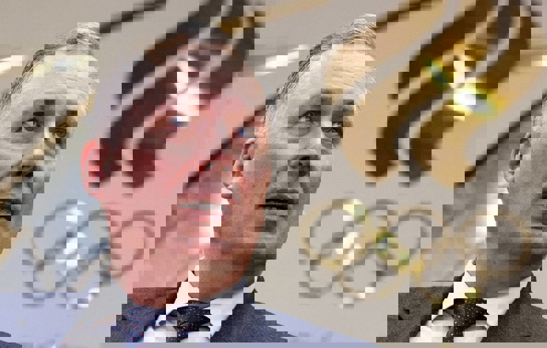 1932297