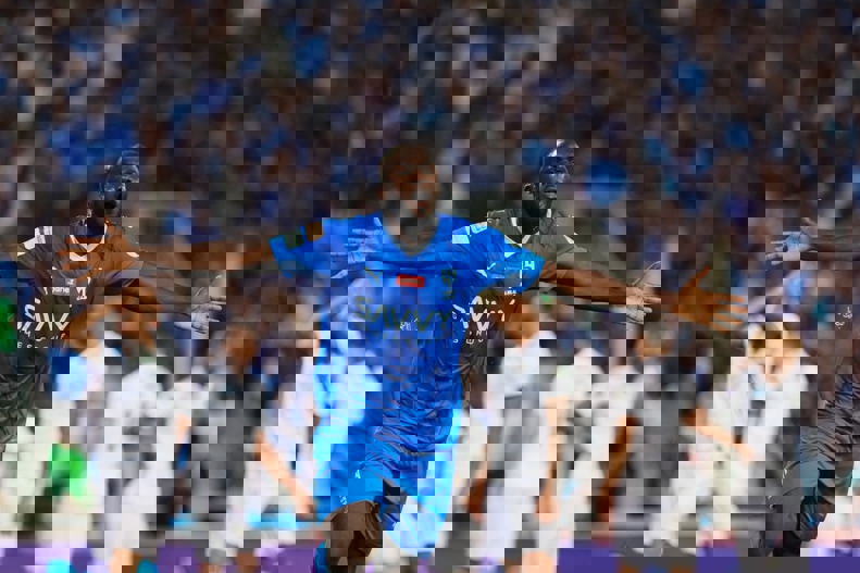 1932849