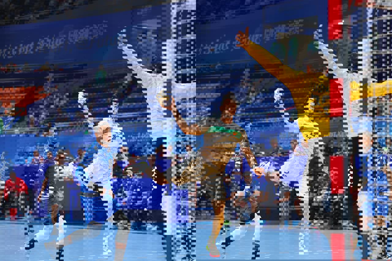 1932487