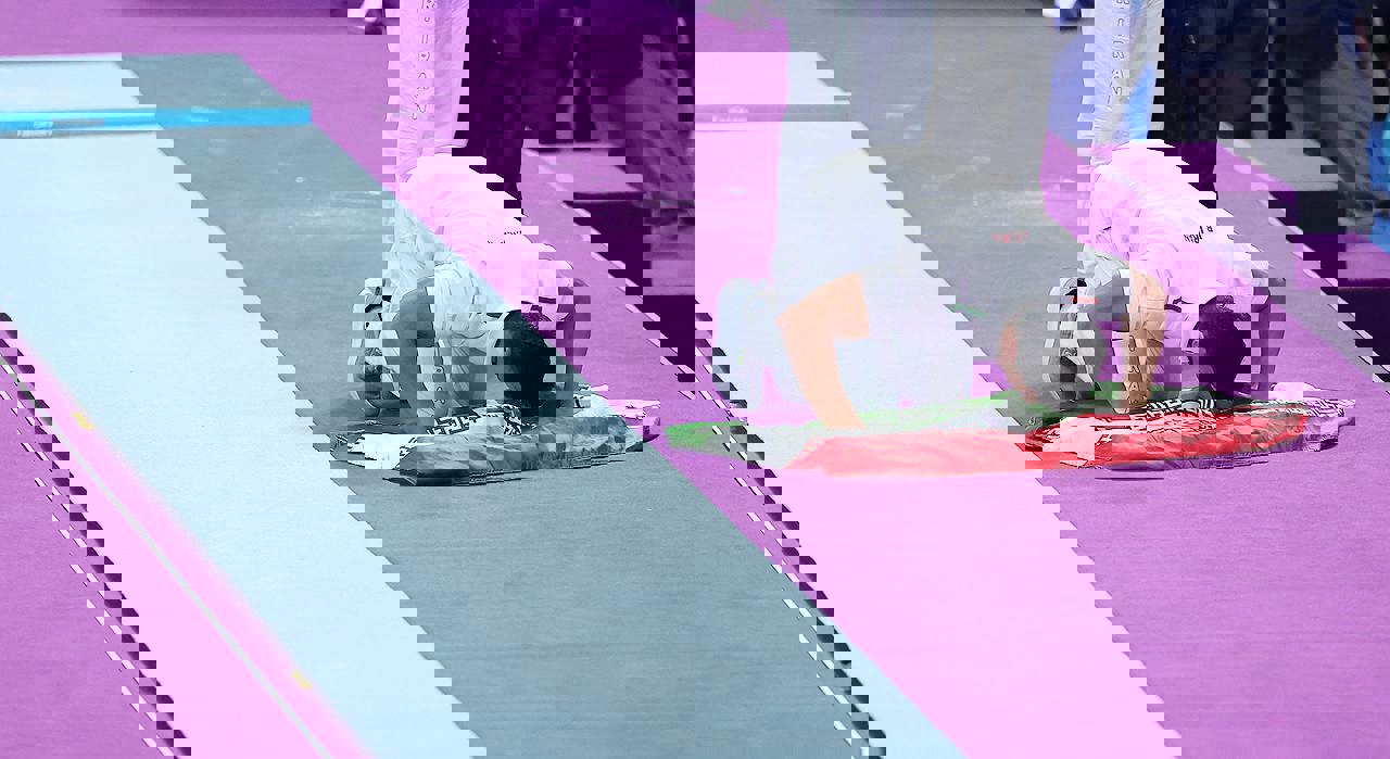 1932543