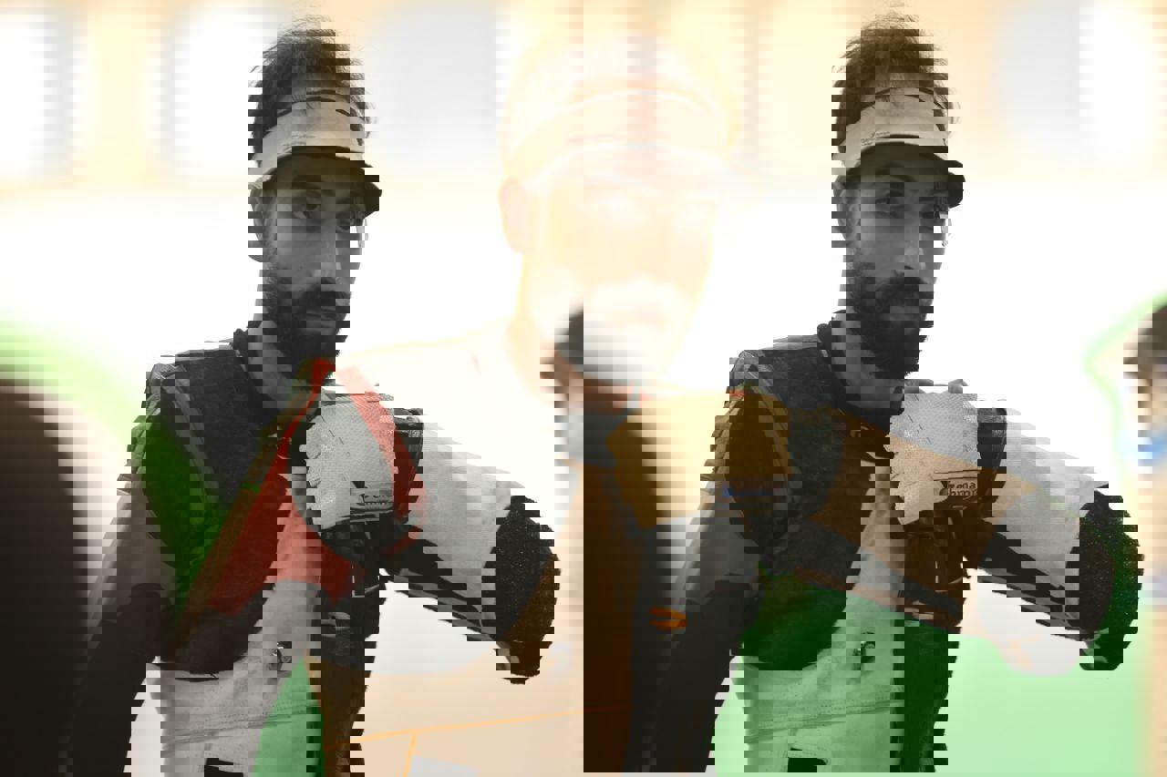 1932476