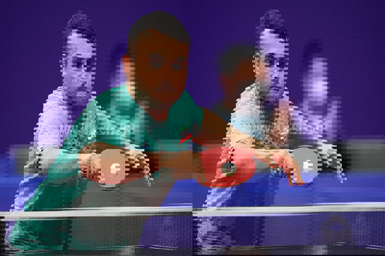 1932642