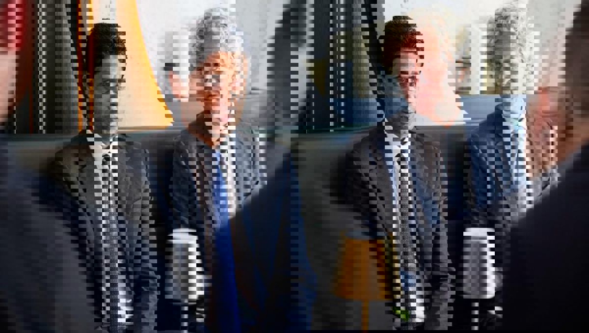 1932636