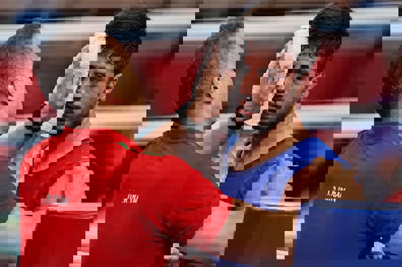 1932607