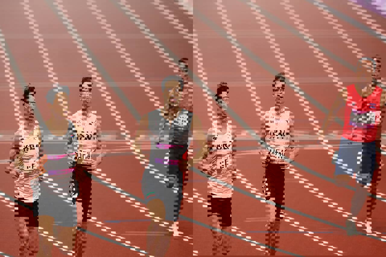 1932718