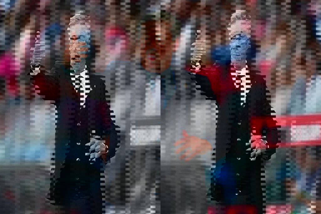 1933556