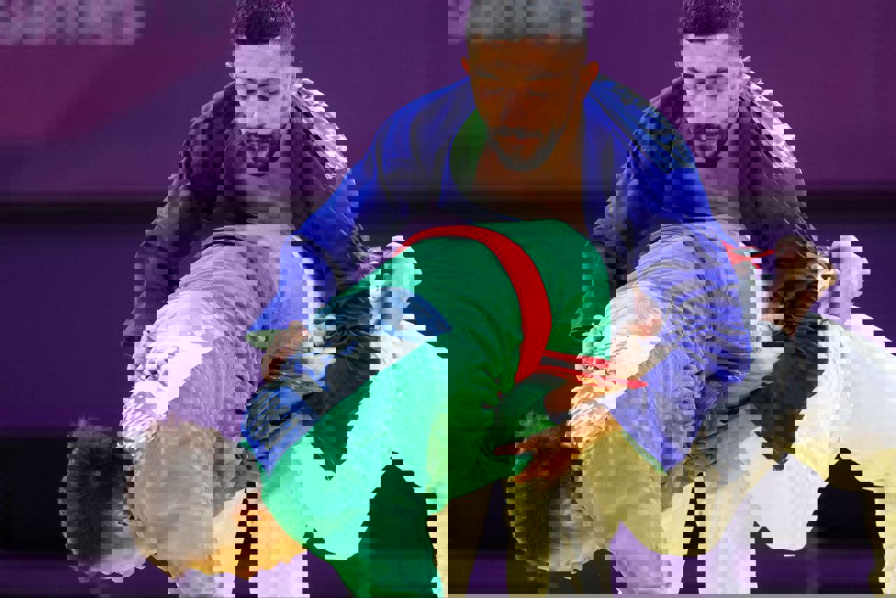 1932966