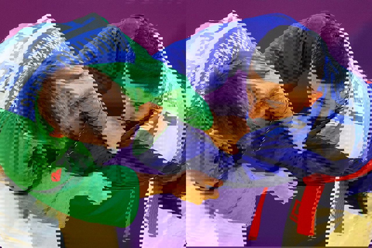 1932937
