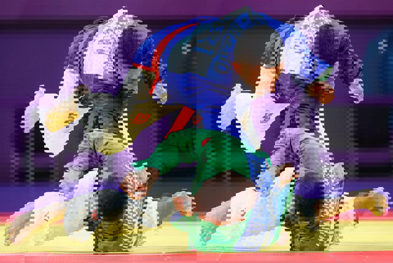 1932967