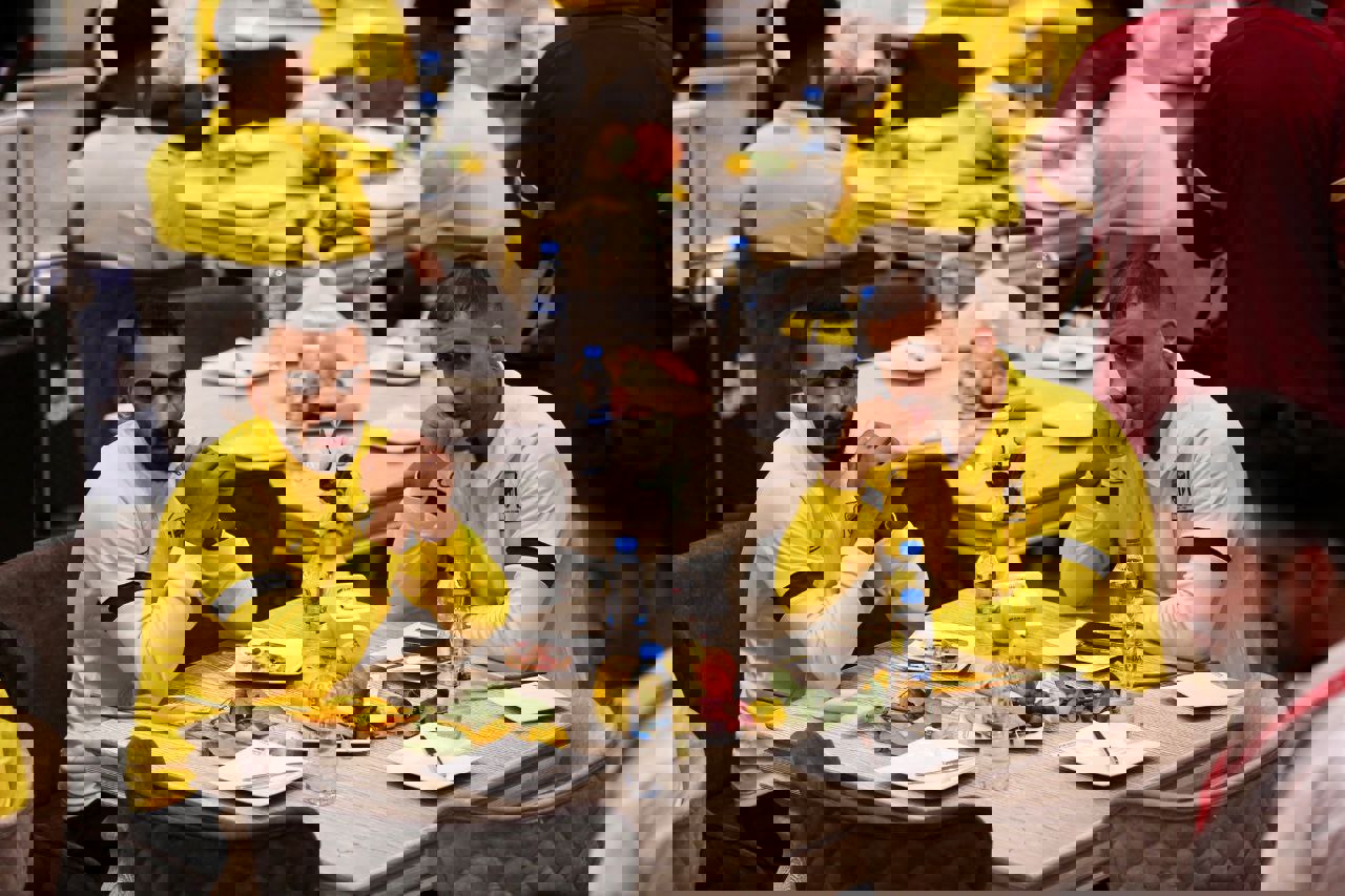 1933325