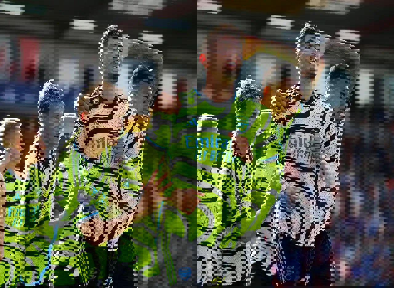 1933399