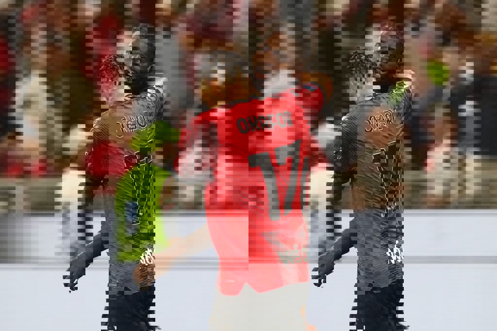 1933467