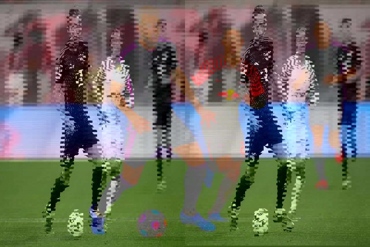 1933616