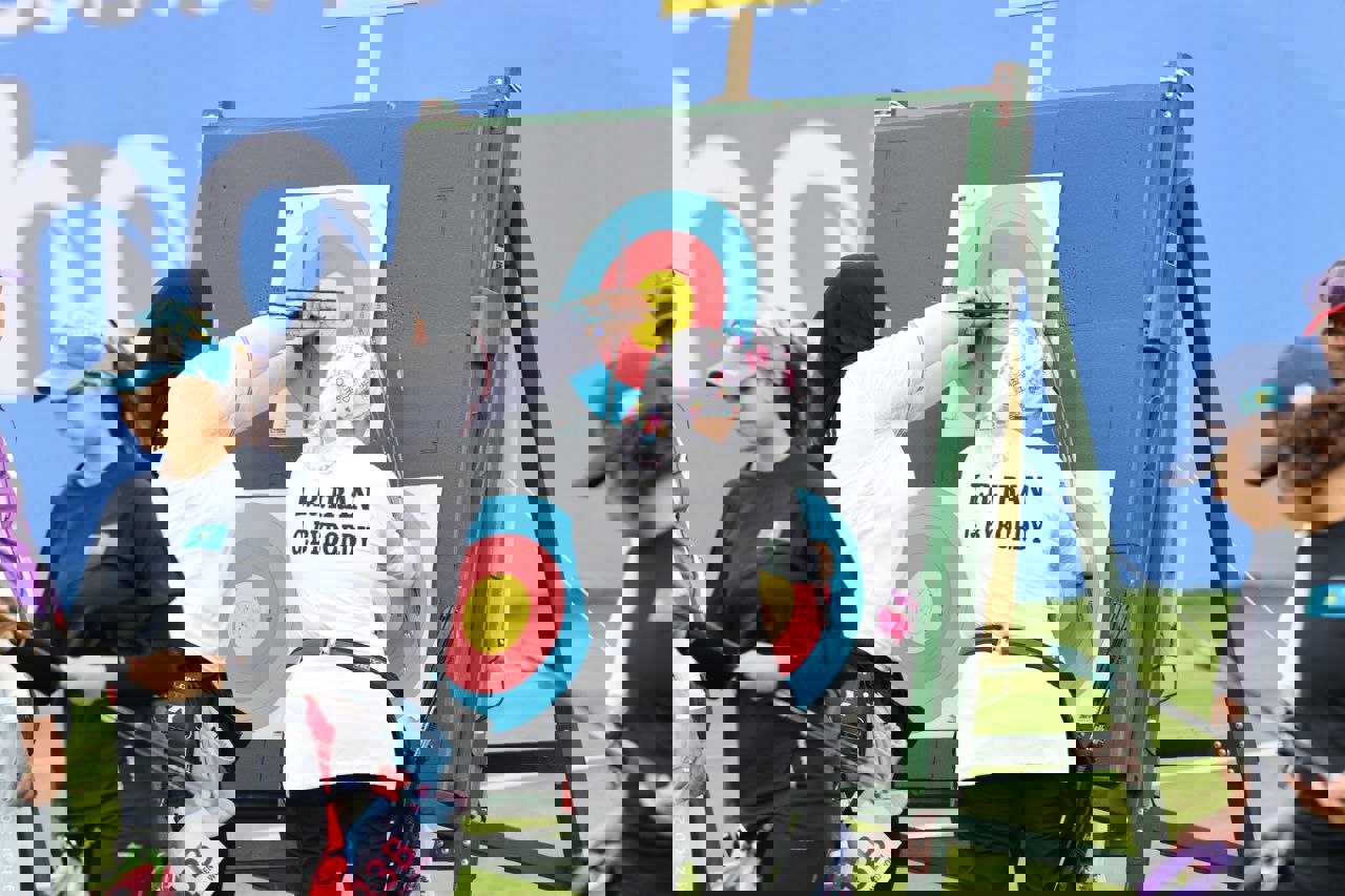 1933698