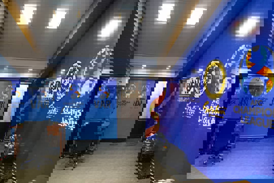 1933765