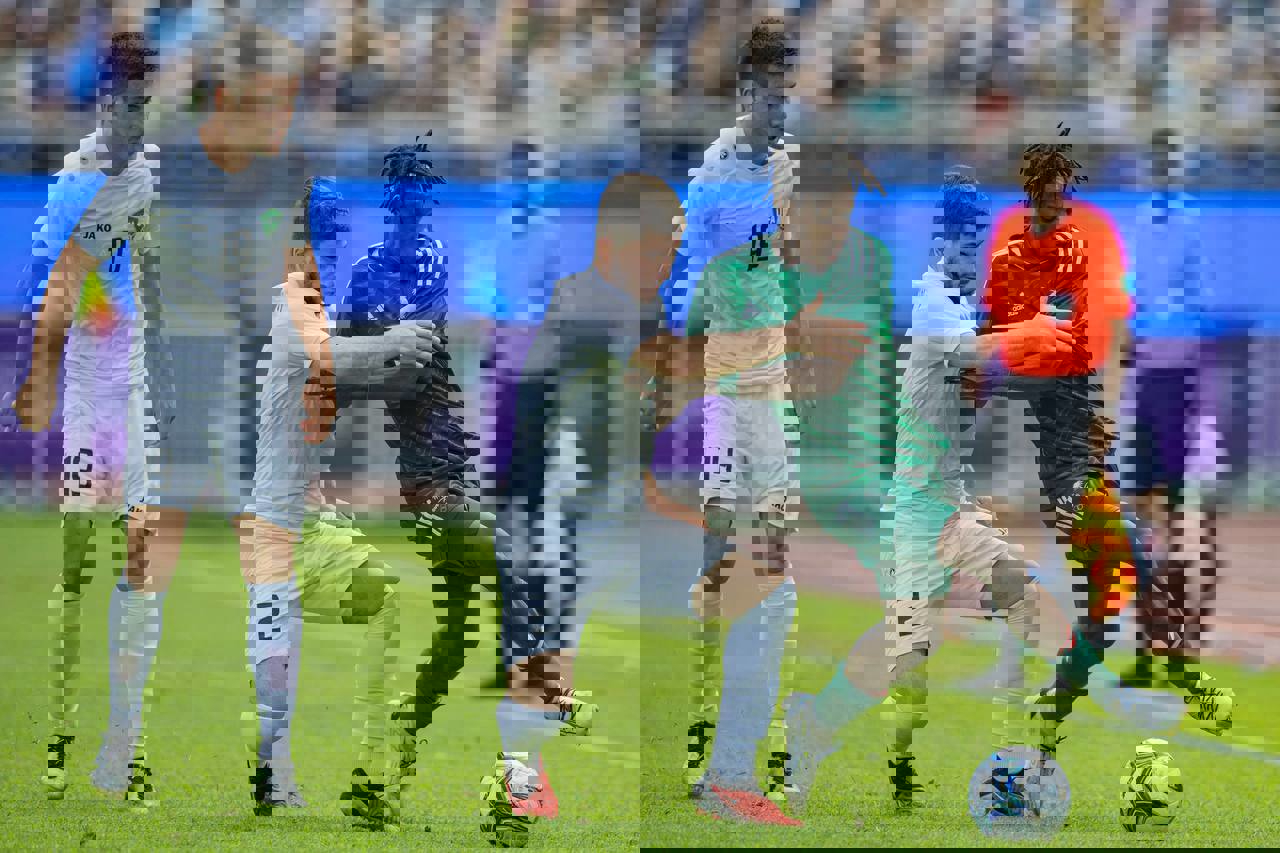 1933808