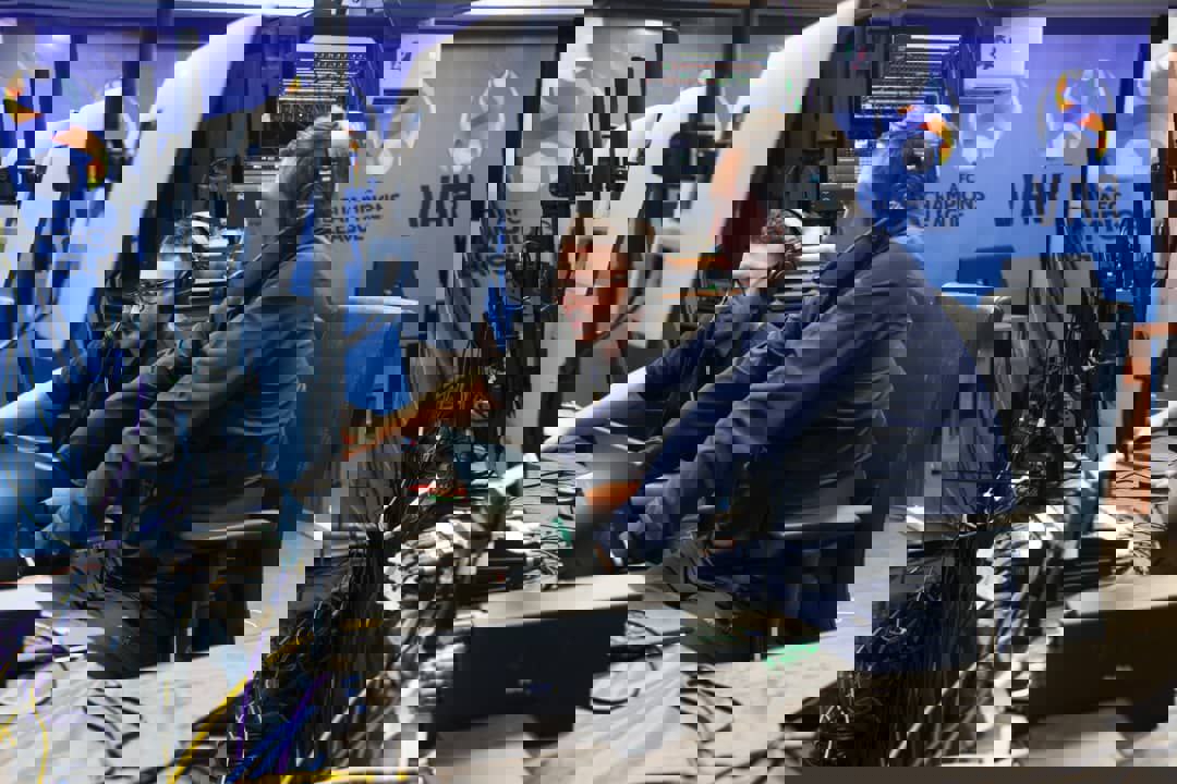 1933764