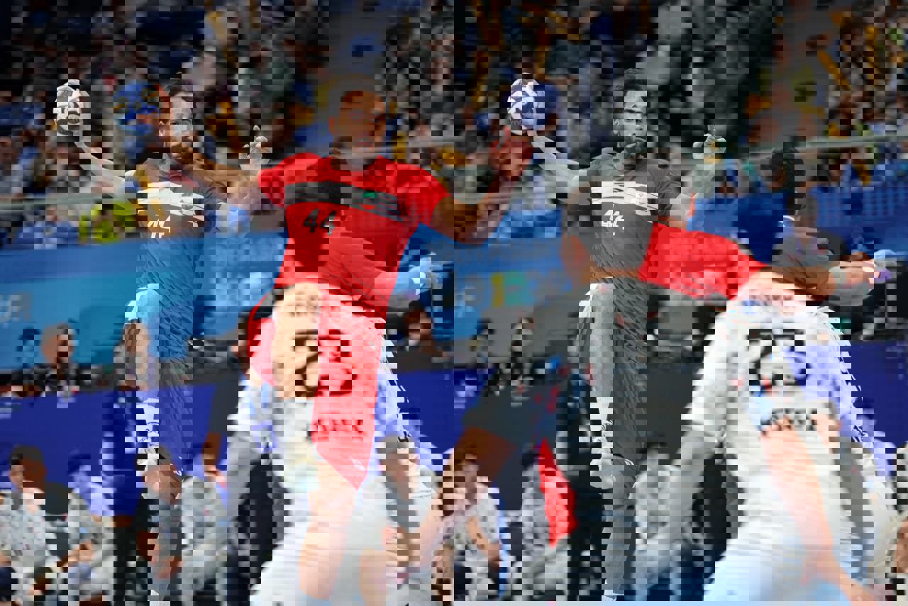 1933770