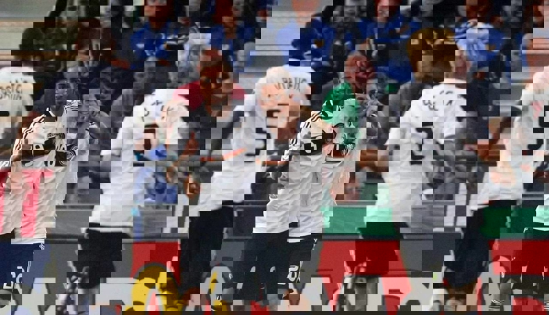 1933798